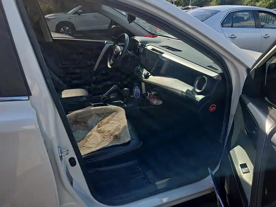 Toyota RAV4 — миниатюра 8
