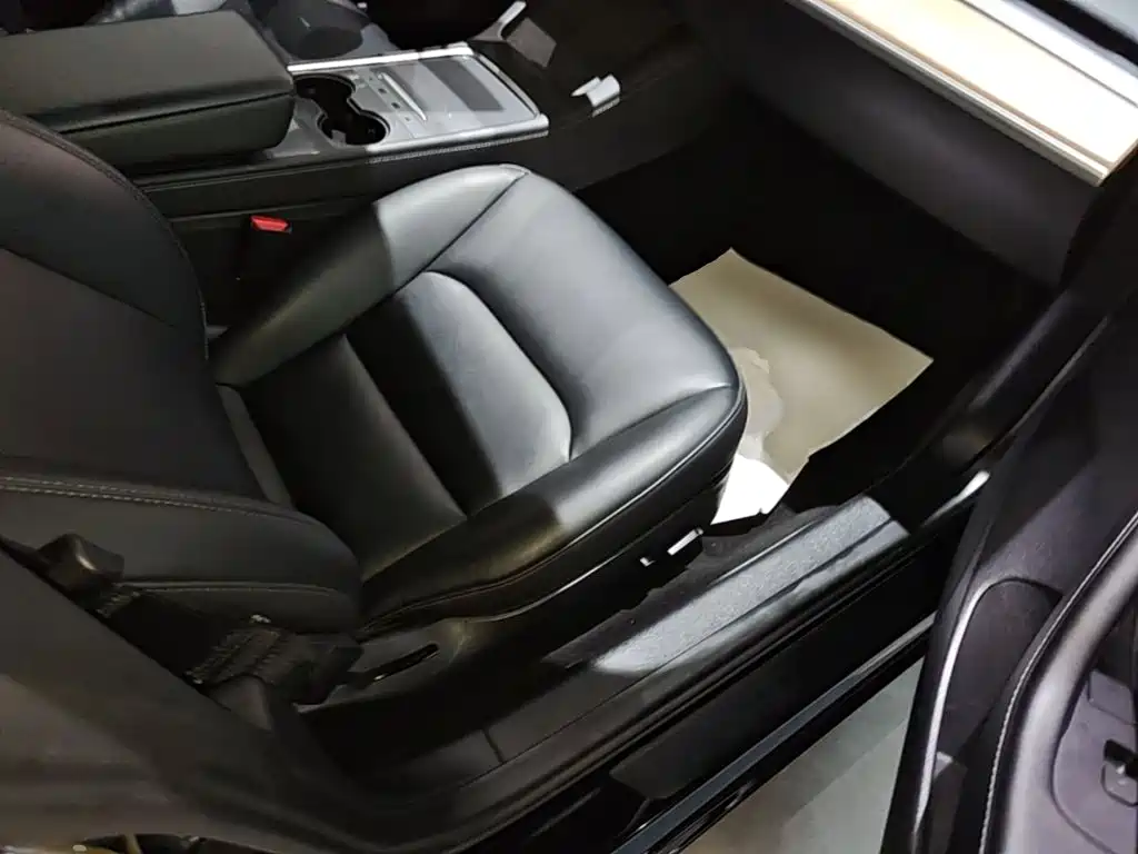 Tesla Model 3 — миниатюра 25