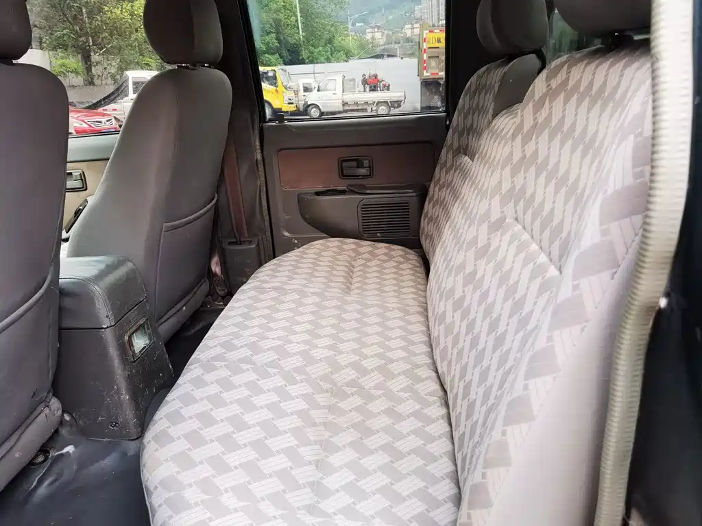 Isuzu Pickup — миниатюра 11