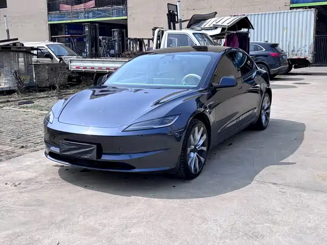 TESLA MODEL 3 2024