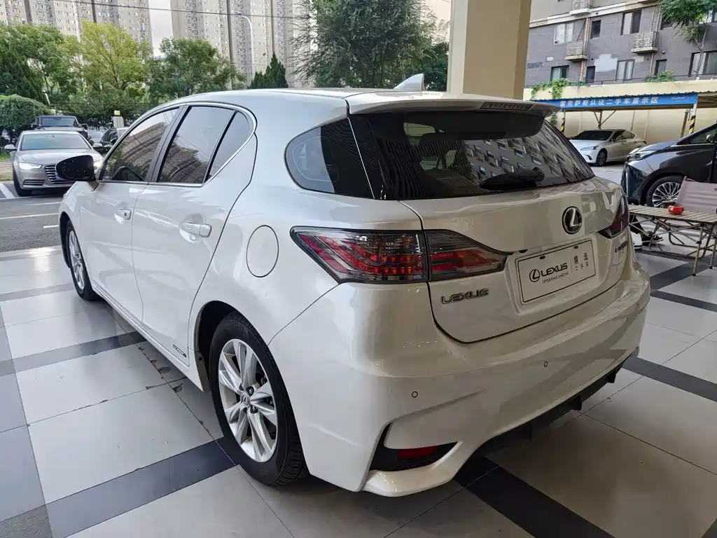 Lexus CT — миниатюра 9
