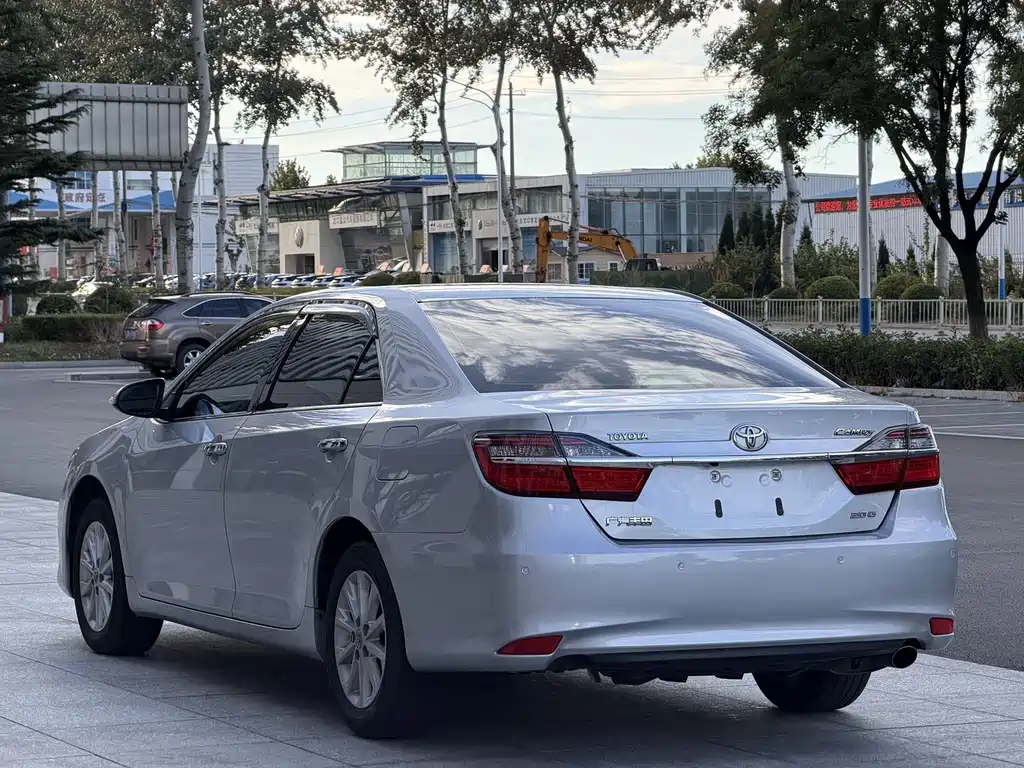 Toyota Camry — миниатюра 4