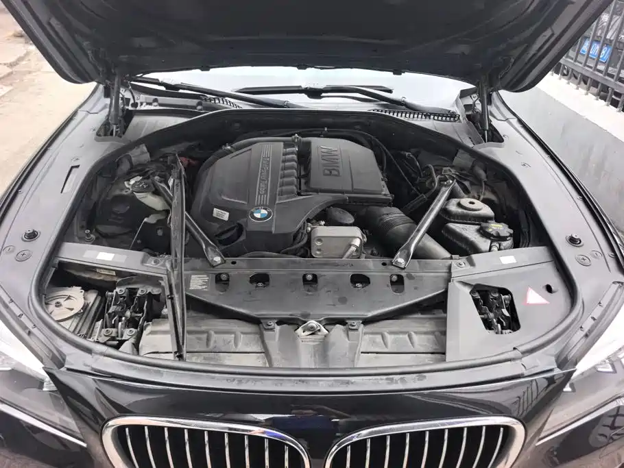 BMW 7 Series — миниатюра 10