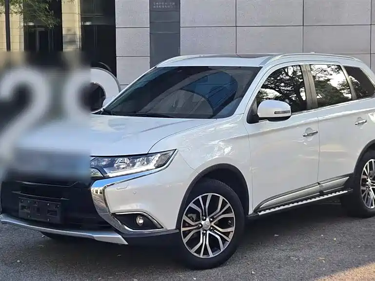 MITSUBISHI OUTLANDER