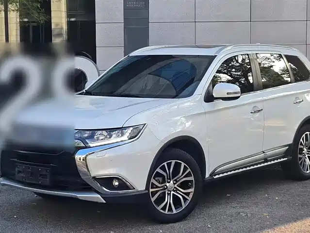 MITSUBISHI OUTLANDER 2017