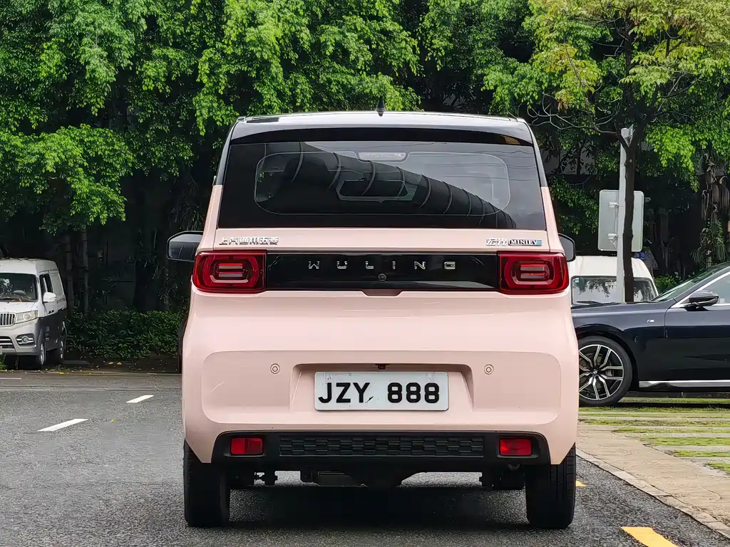 Wuling MINIEV — миниатюра 6