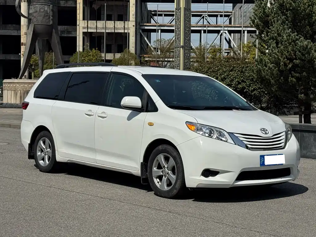 TOYOTA SIENNA