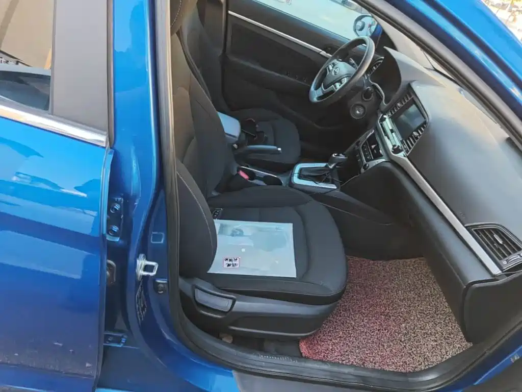 Hyundai Elantra — миниатюра 24