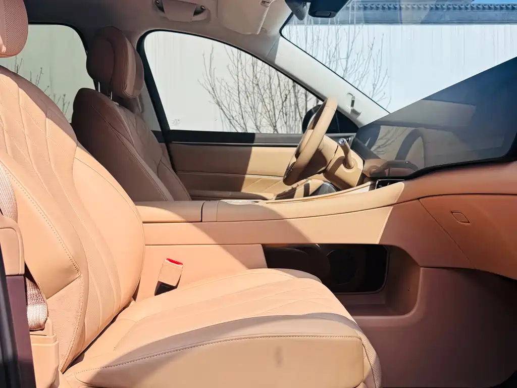 AITO ASK THE WORLD M8