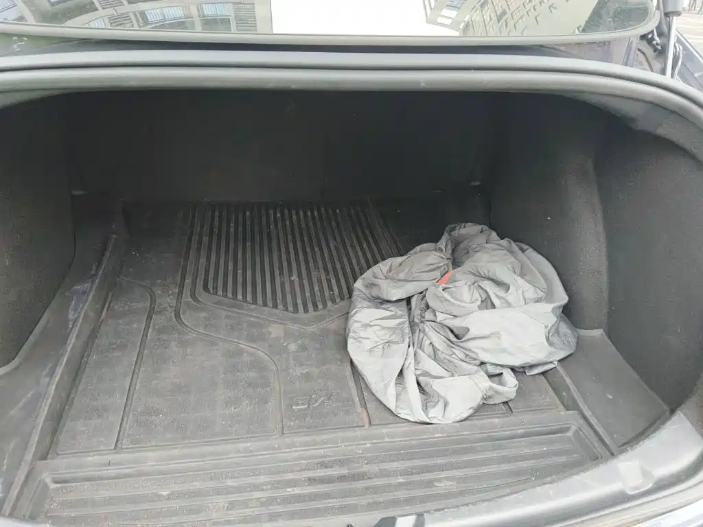 Tesla Model 3 — миниатюра 15