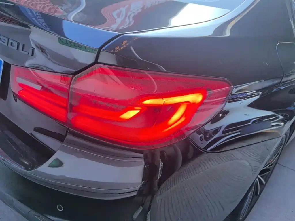 BMW 5 Series — миниатюра 8