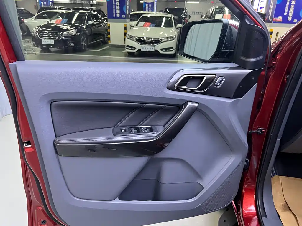 Ford Everest — миниатюра 10
