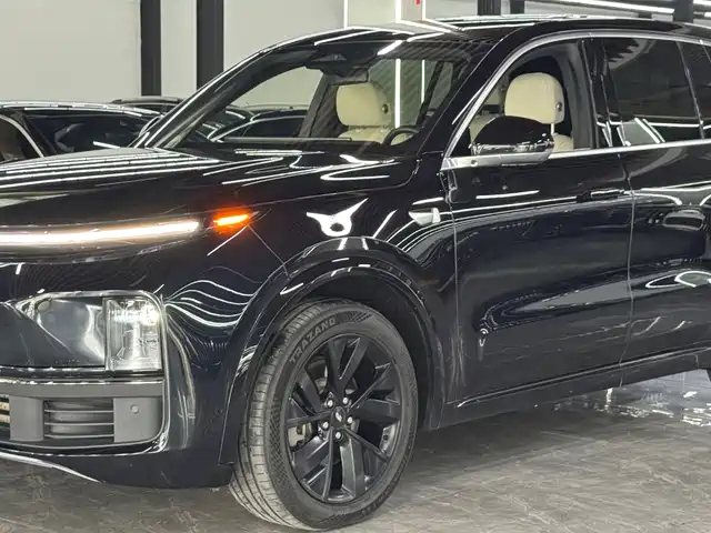 Li Auto L8