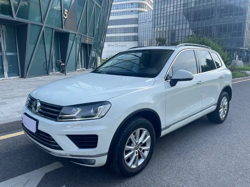 VOLKSWAGEN TOUAREG