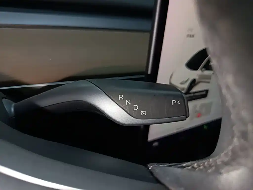 Tesla Model 3 — миниатюра 14