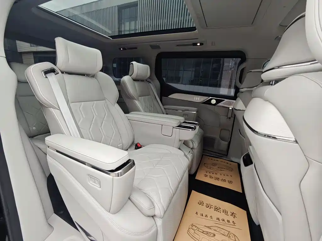 Volvo EM90 — миниатюра 16