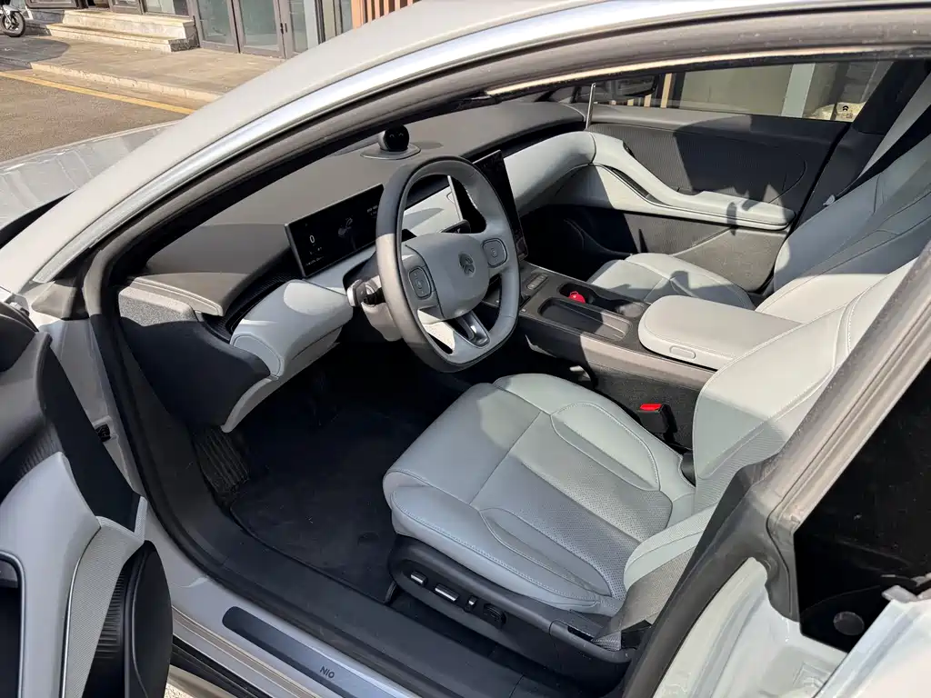 NIO NIO ET5T