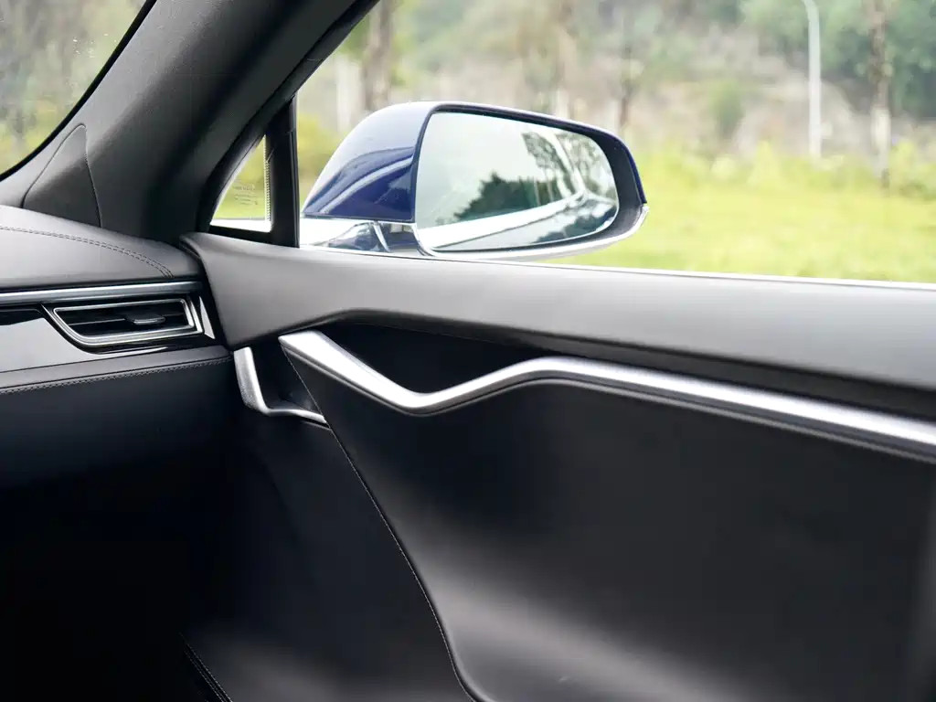 Tesla Model S — миниатюра 9