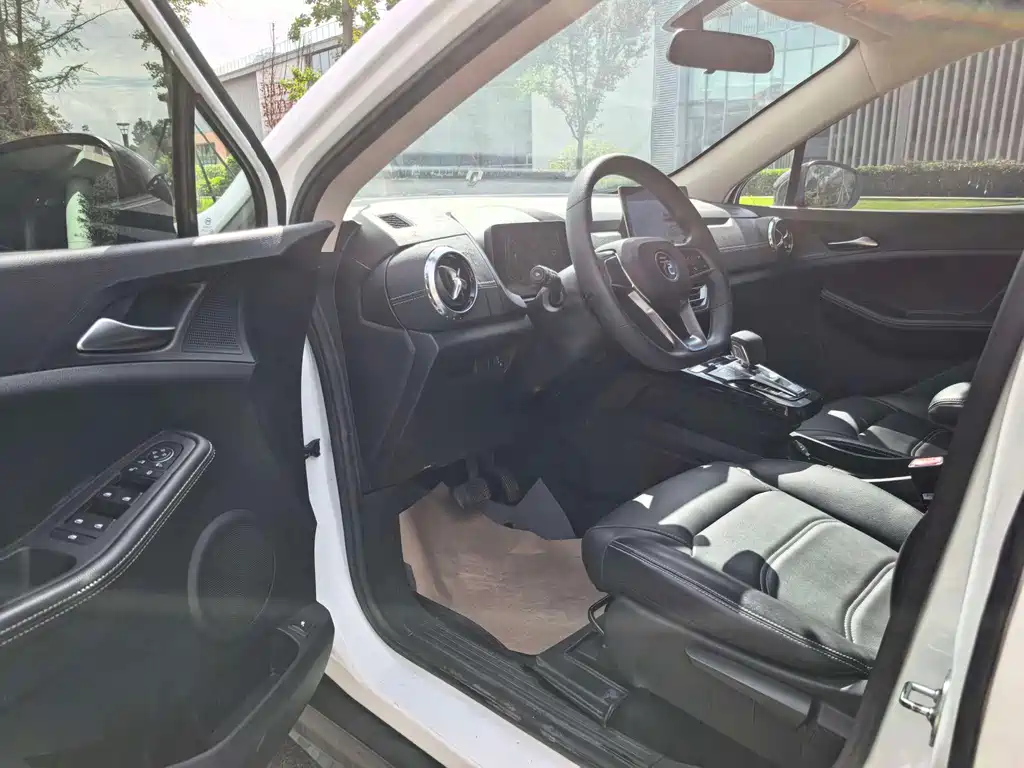 BYD Yuan EV — миниатюра 8