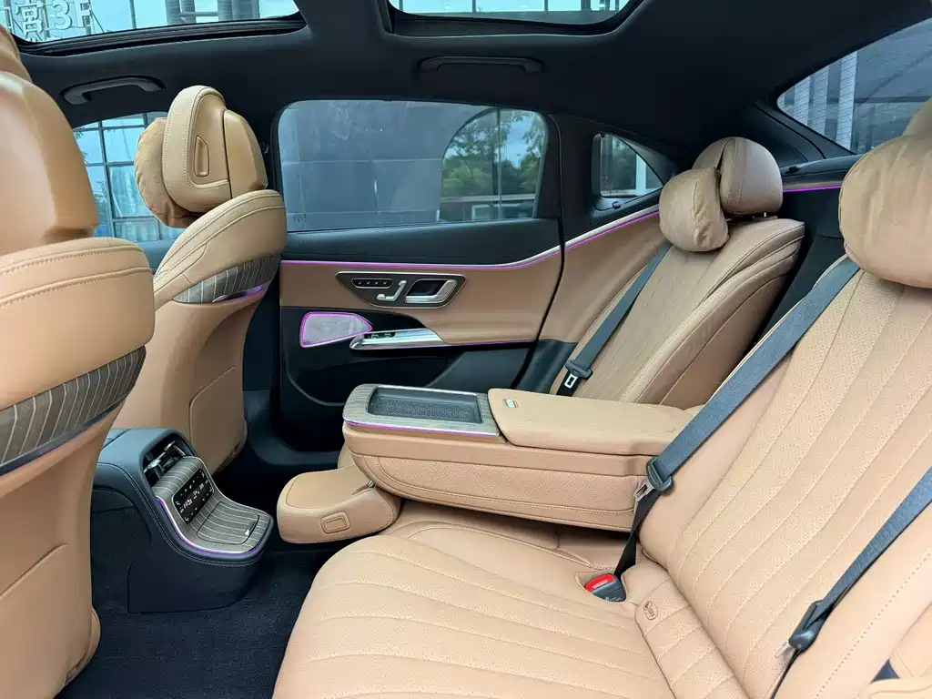 Mercedes-Benz E-Class — миниатюра 6