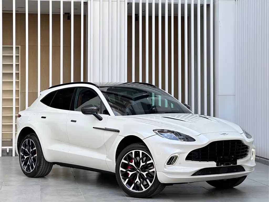 ASTON MARTIN DBX