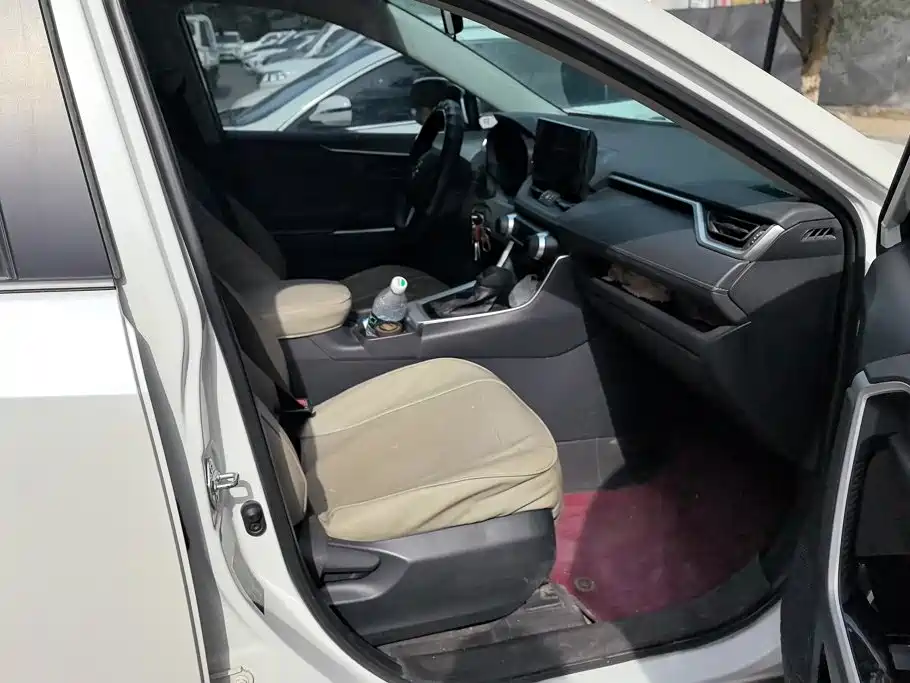 Toyota RAV4 — миниатюра 8