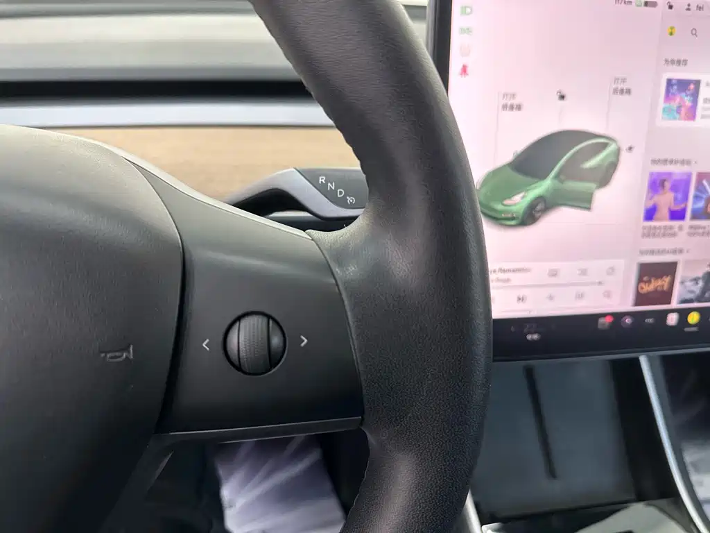 Tesla Model 3 — миниатюра 7