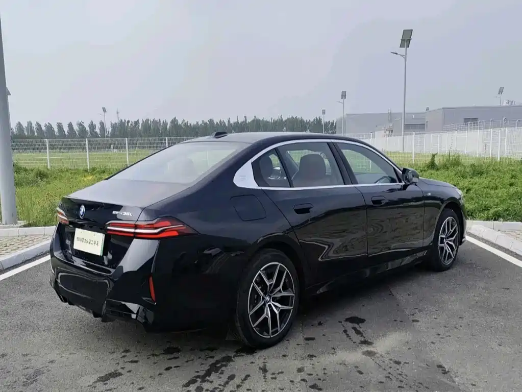 BMW i5 — миниатюра 5