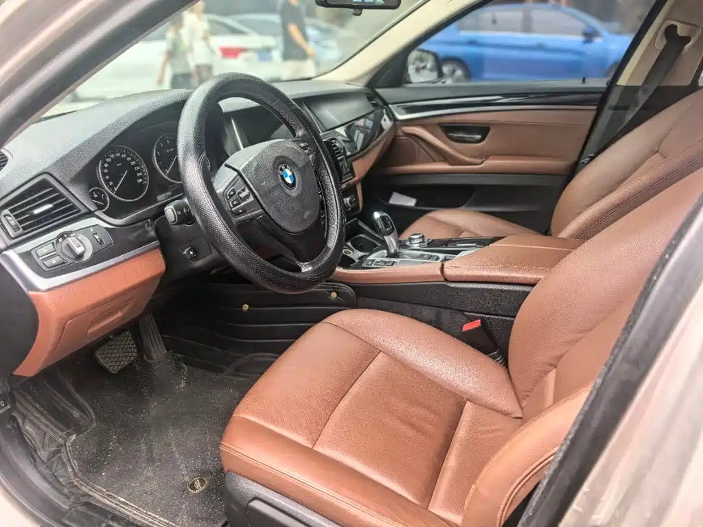 BMW 5 Series — миниатюра 6