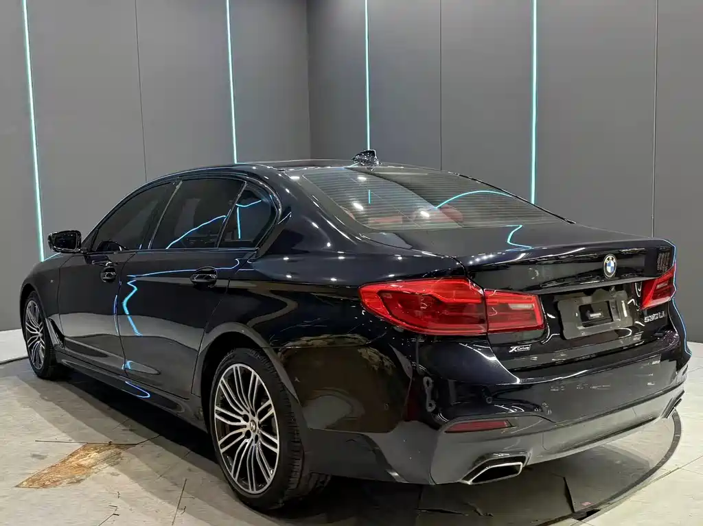 BMW 5 Series — миниатюра 6