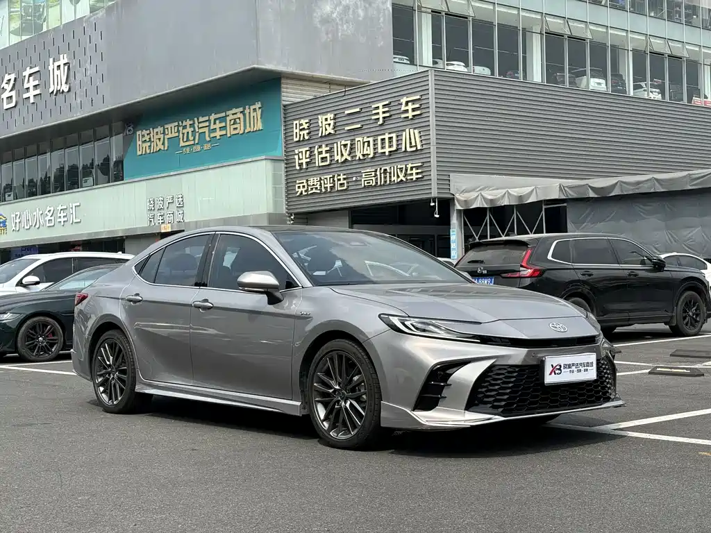Toyota Camry — миниатюра 3