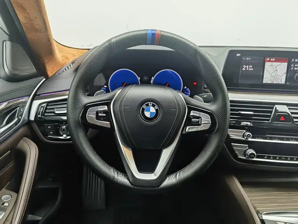 BMW 5 Series — миниатюра 11
