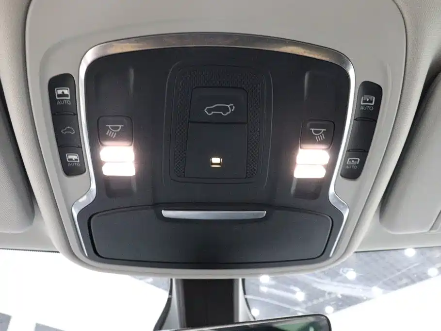 Jeep Grand Commander — миниатюра 12