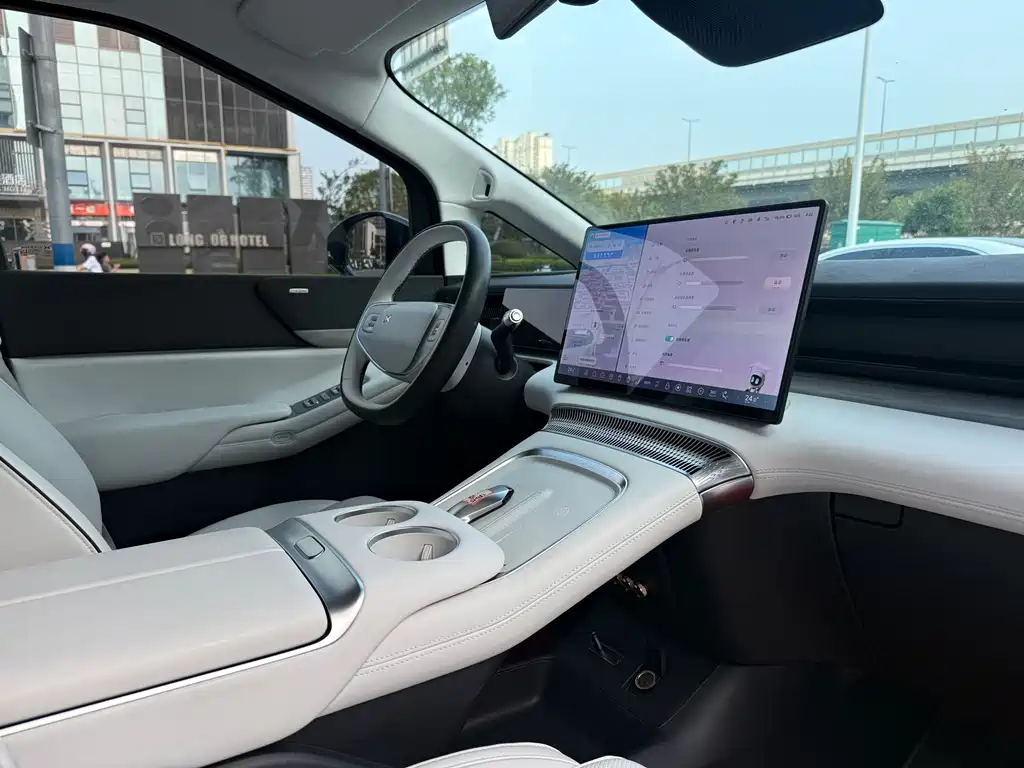 XPeng X9 — миниатюра 11