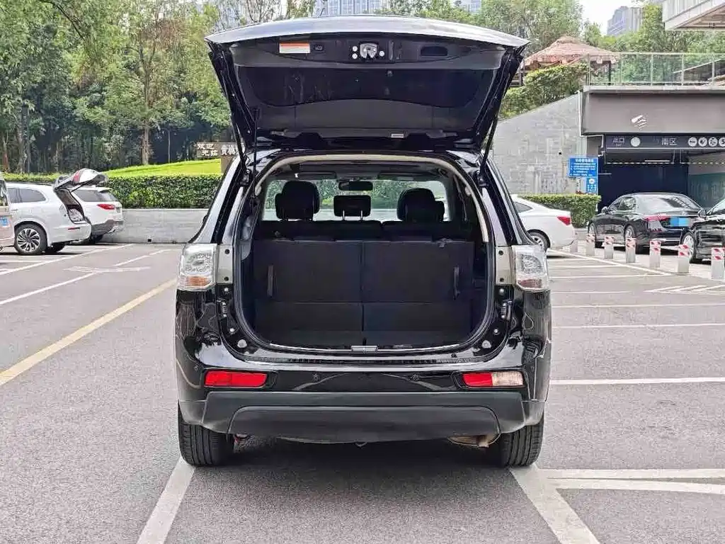Mitsubishi Outlander (Import) — миниатюра 27