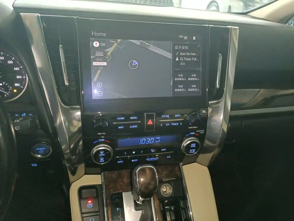 Toyota Alphard — миниатюра 6
