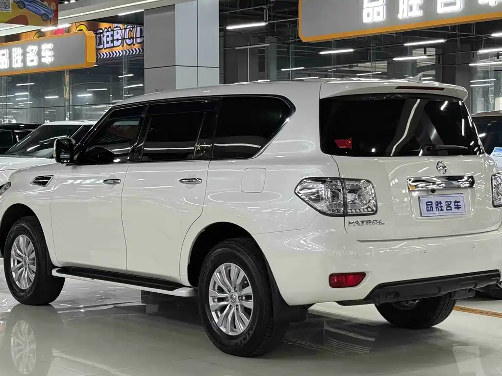Nissan Patrol — миниатюра 3