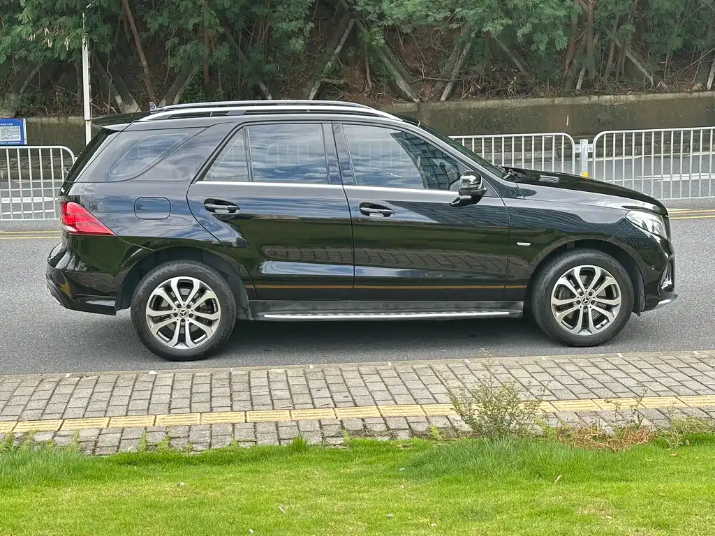 MERCEDES-BENZ GLE