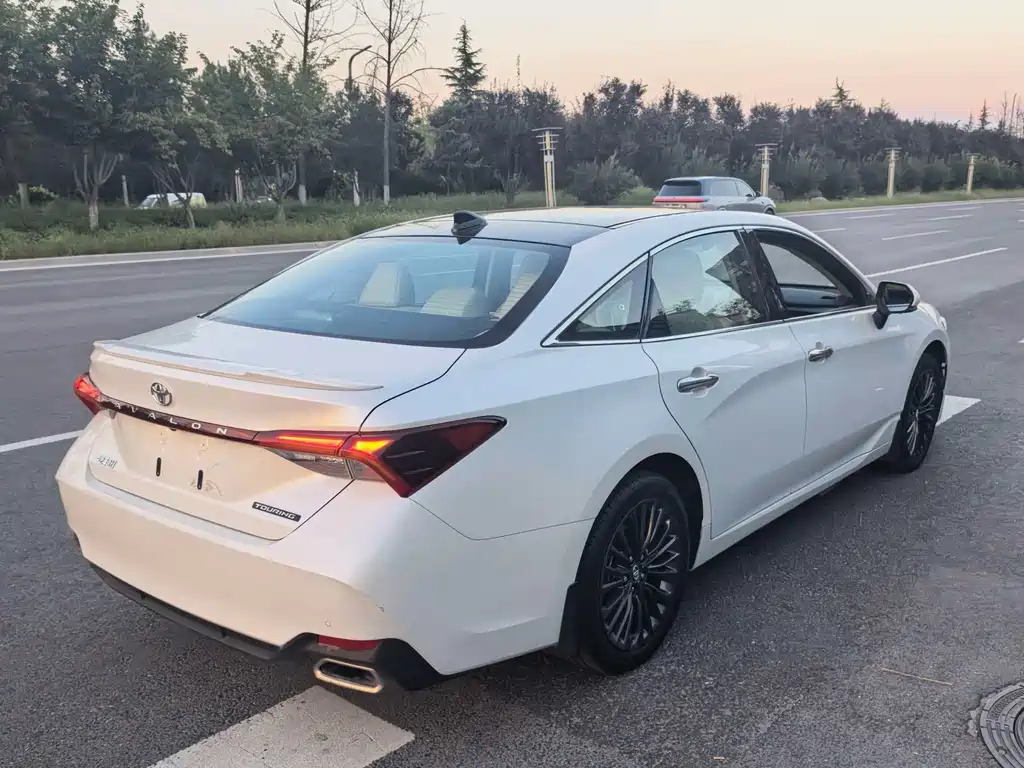 Toyota Avalon — миниатюра 2