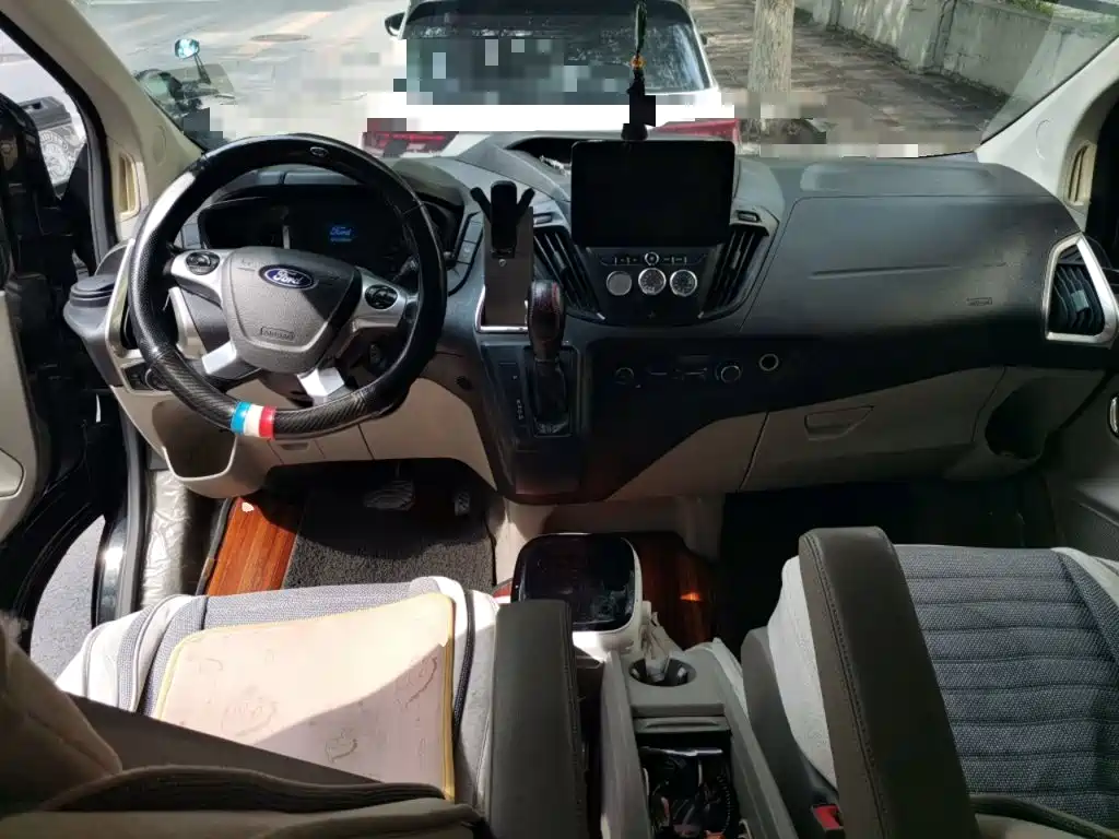 Ford Tourneo — миниатюра 10