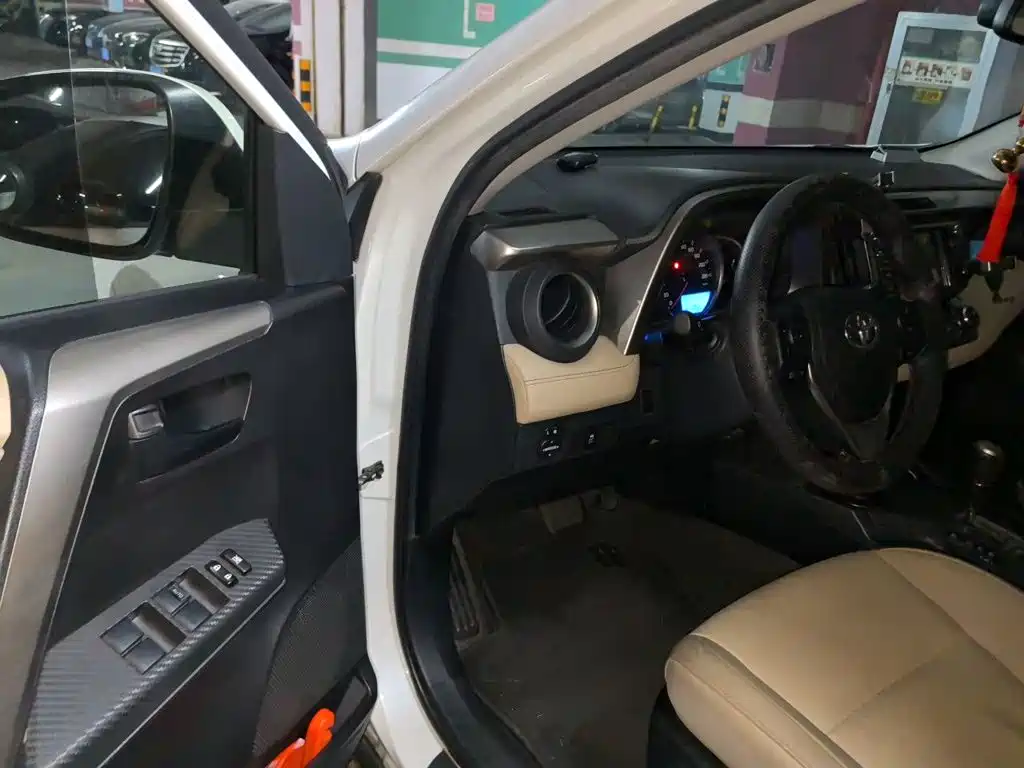 Toyota RAV4 — миниатюра 12