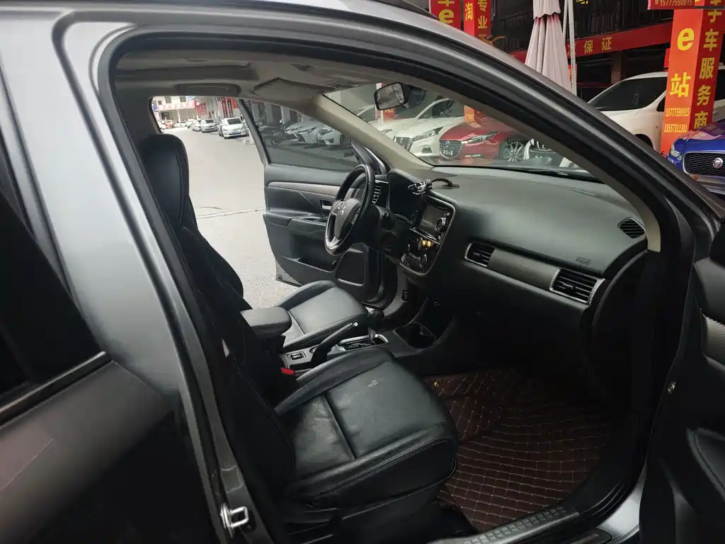 Mitsubishi Outlander (Import) — миниатюра 7