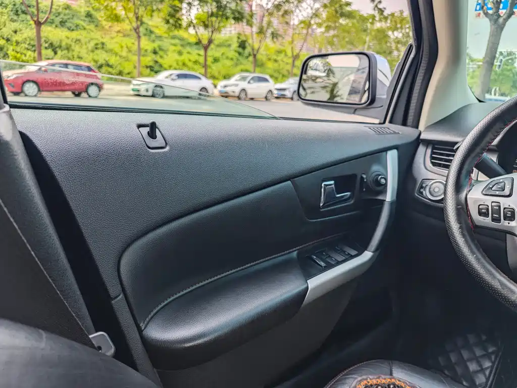 Ford Edge (Import) — миниатюра 16