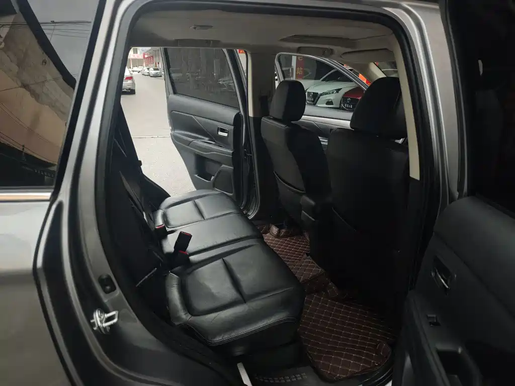 Mitsubishi Outlander (Import) — миниатюра 8