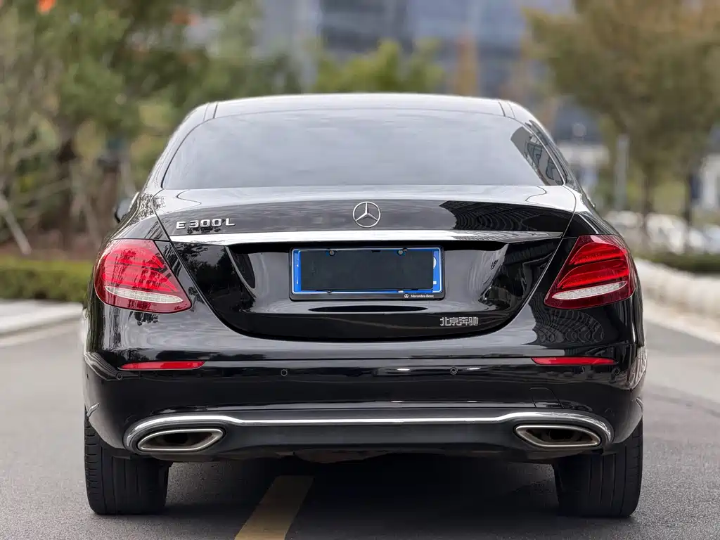 Mercedes-Benz E-Class — миниатюра 8