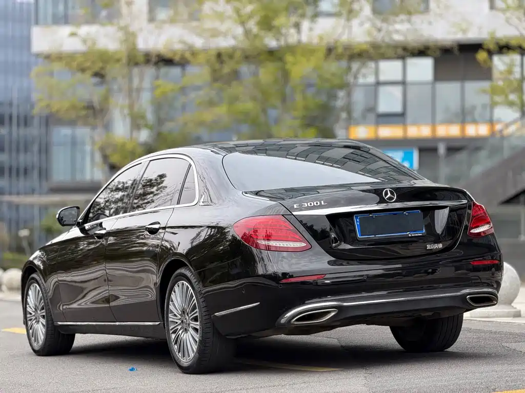 Mercedes-Benz E-Class — миниатюра 10