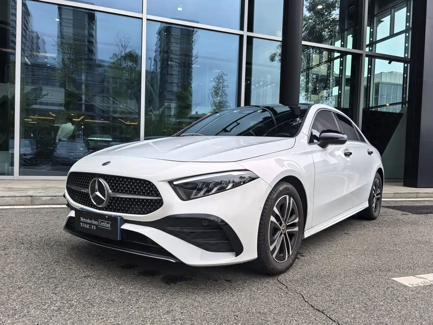 奔驰A级 2024款 A 200 L 动感型 2024
