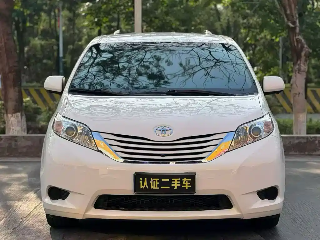 TOYOTA SIENNA