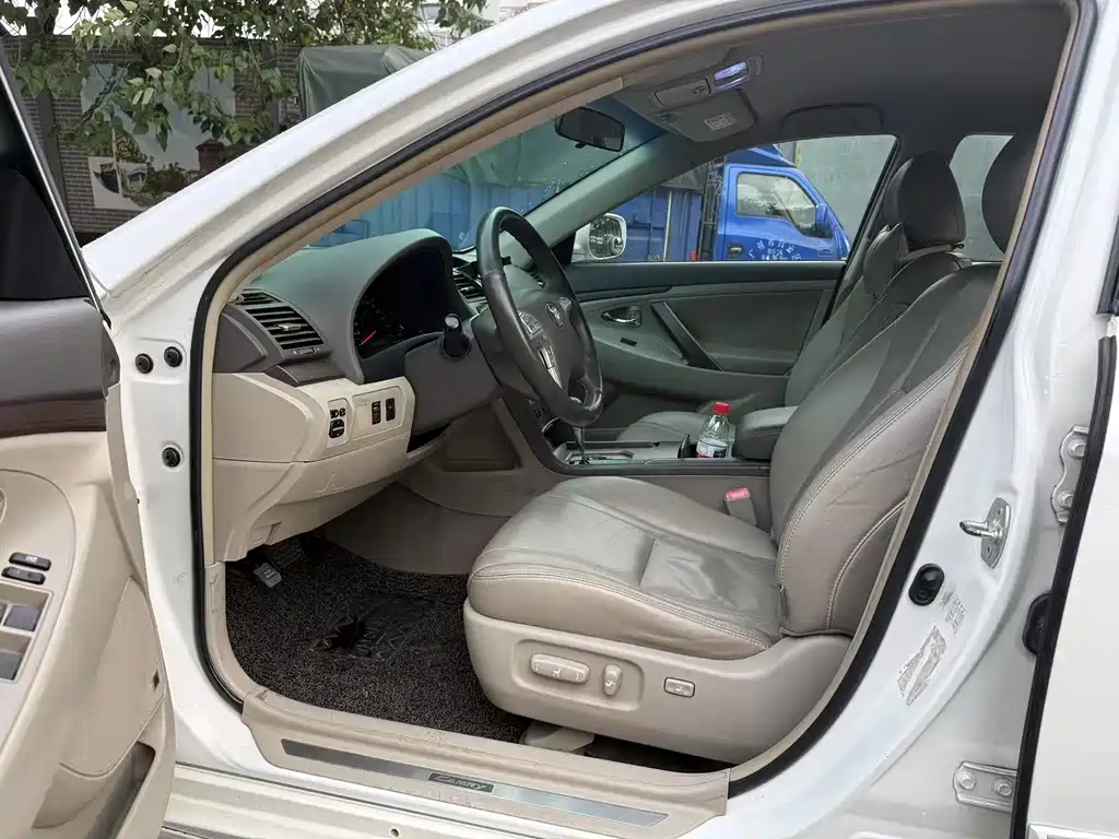 Toyota Camry — миниатюра 7