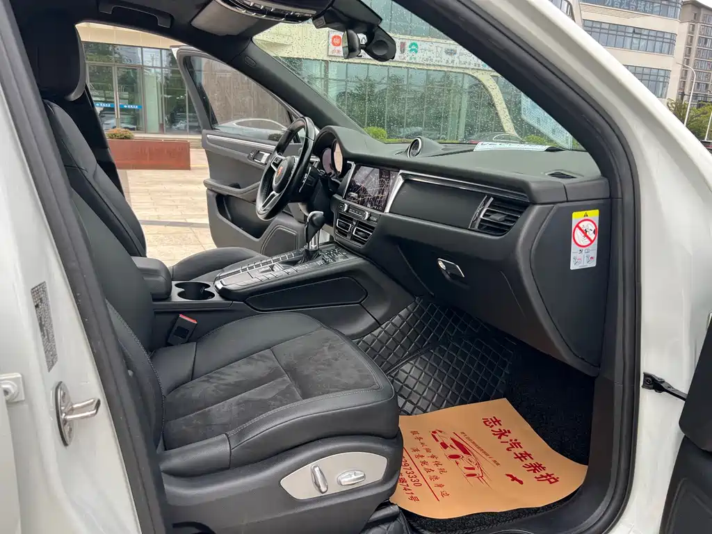 Porsche Macan — миниатюра 7